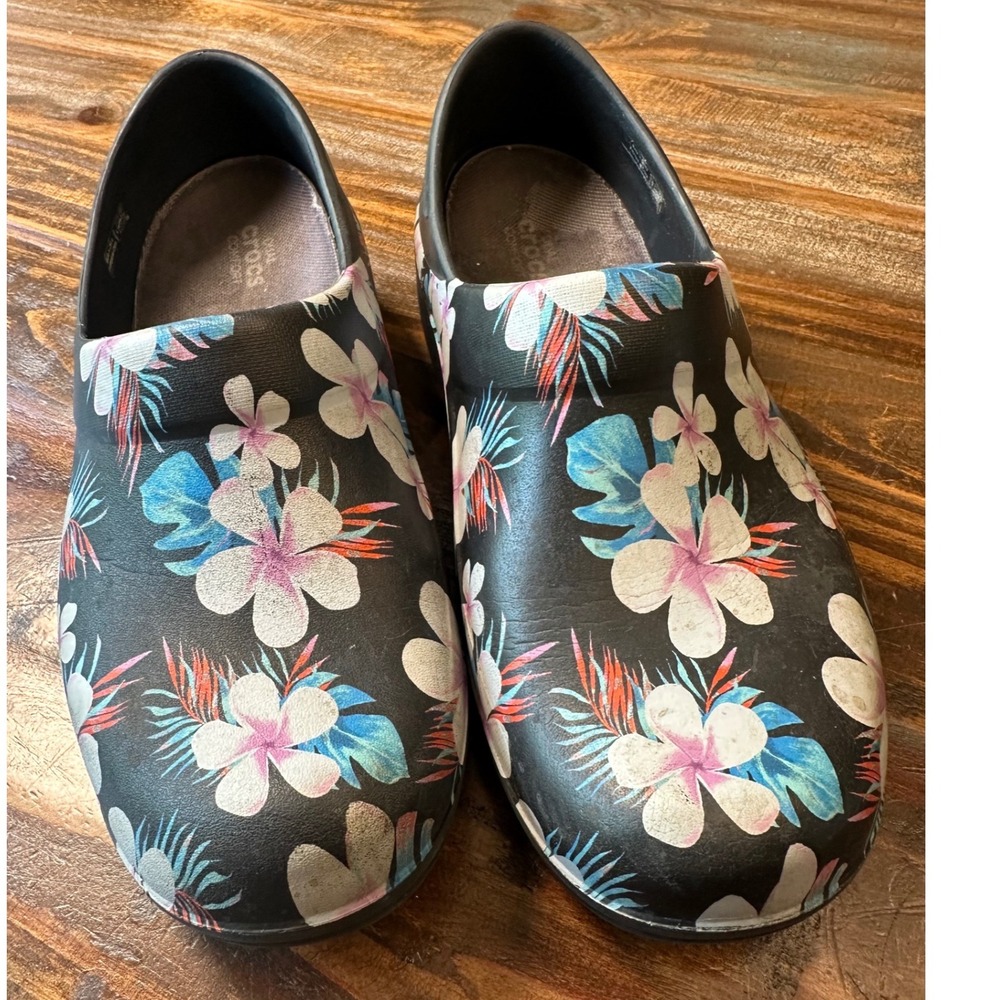 Crocs Neria Pro II Floral Work Clogs Womens 9 Black Tropical‎ Slip Resistant